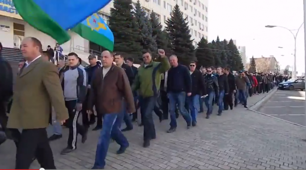 Lugansk. Collection to help militias in the SBU 8.04.14   YouTube