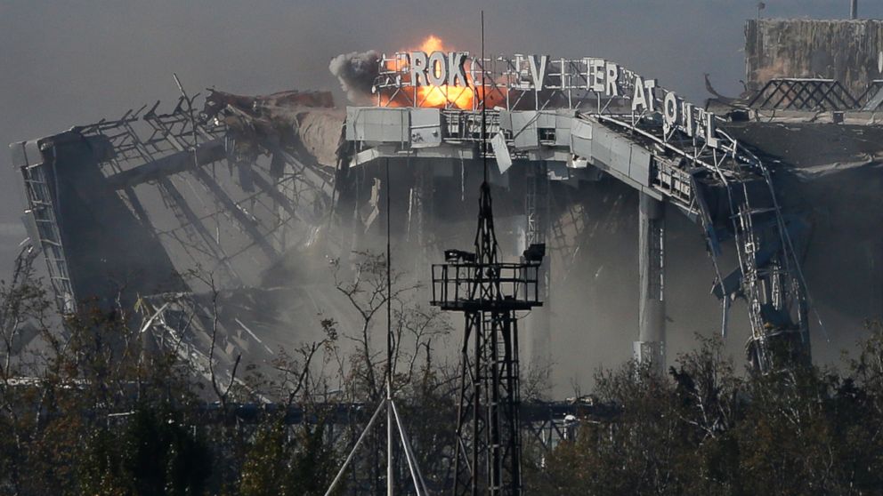 Donetsk-Airport-in-Flames-AP.jpg