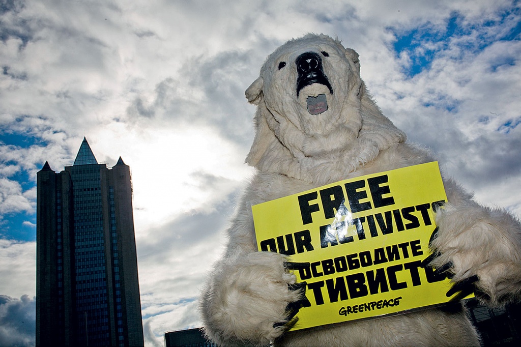 Greenpeace activists picket Gazprom office in Moscow, 25.09.2013