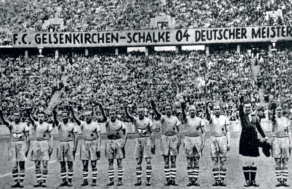 1939. Schalke 04 was Hitler’s favorite team.