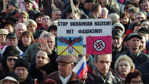 Pro-Russian activists rally in Sevastopal,  Crimea, February 23, 2014 | REUTERS/Stringer 