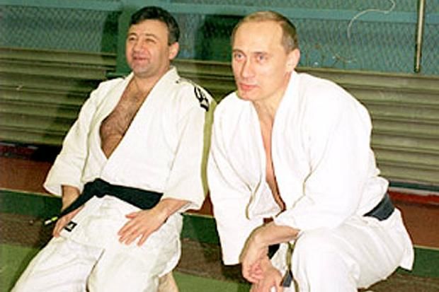 Arkady Rotenberg, included in the US sanctions list, and his judo partner, Vladimir Putin.