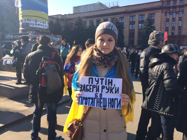 Photo by Olga Rudenko, demonstrator in Dneptropetrovsk. Sign says: "Putin, Hands off or you'll push up your toes"