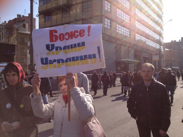 Sign:  God Save Ukraine. Photo by Vladislav Moiseyev/snob.ru