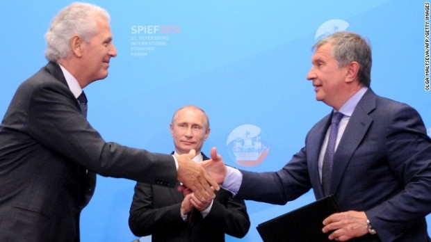 Putin behind Igor Sechin (R), the CEO of Rosneft, and Marco Tronchetti Provera of Italian tire manufacturer Pirelli. Photo by CNN