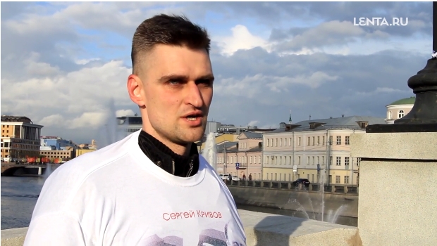A young man wearing a t-shirt in support of Bolotnaya prisoner Sergei Krivov. Screen grab from Lenta.ru