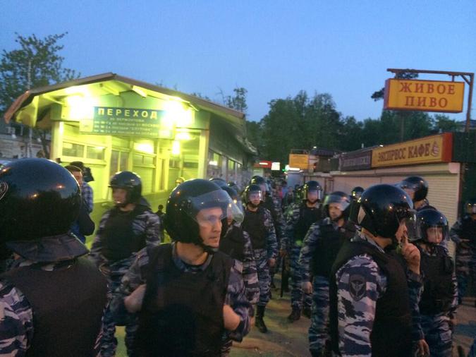 Riot police assembled in Pushkino 15 May 2014. Photo by Igor Kazakov