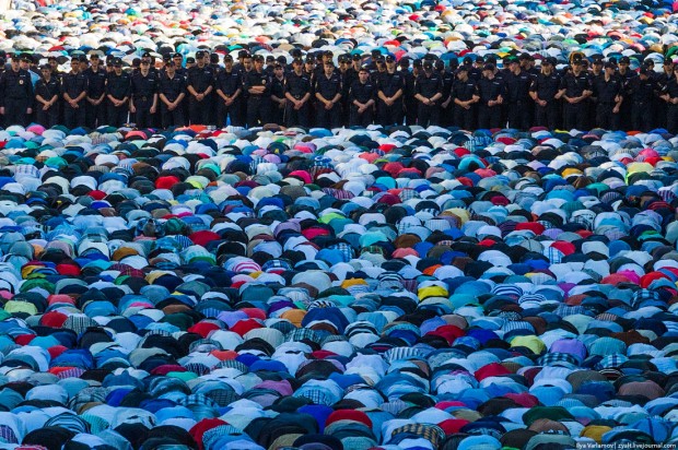 Muslims praying at the end of Ramadan in Moscow, 28 July 2014. Photo by Ilya Varlamov