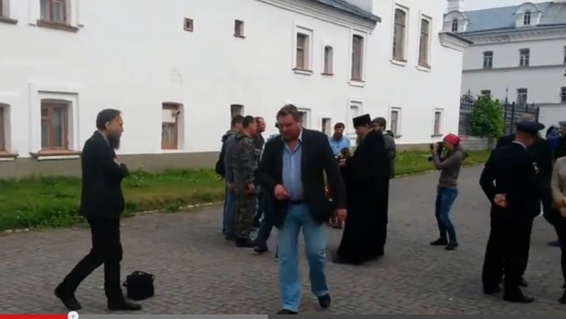 Col. Igor Strelkov (Girkin) and Aleksandr Dugin in Varlaam at the Church of the Transfiguration on 28 August 2014. 