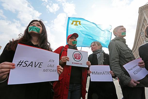 Crimean Tatars demonstrate against the closure of Crimean Tatar television channel ATR. April 2015.